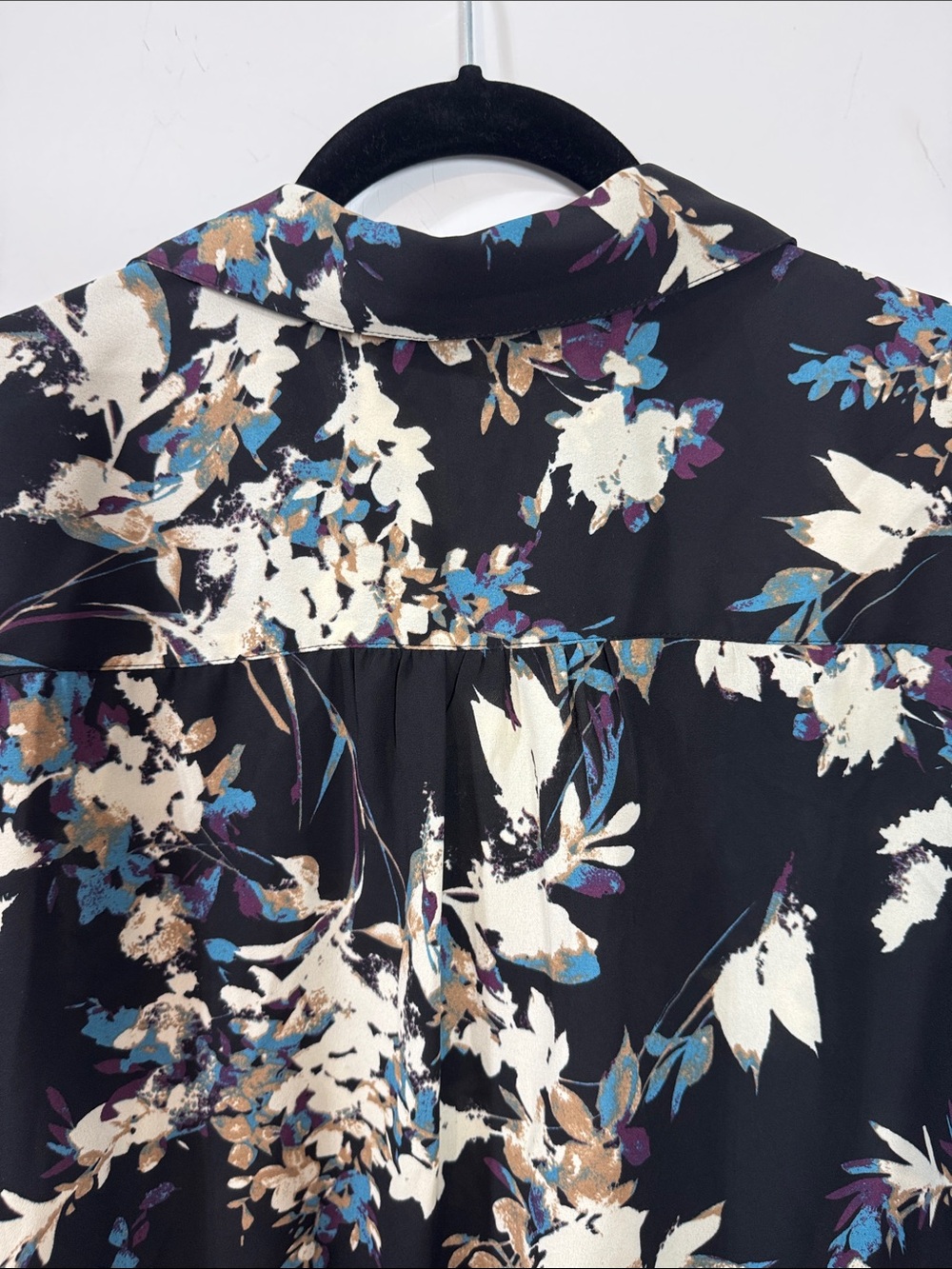 Anne Klein Black Multi Floral V-Neck Buttoned Sleeve Blouse - Size Large - Picture 9 of 13
